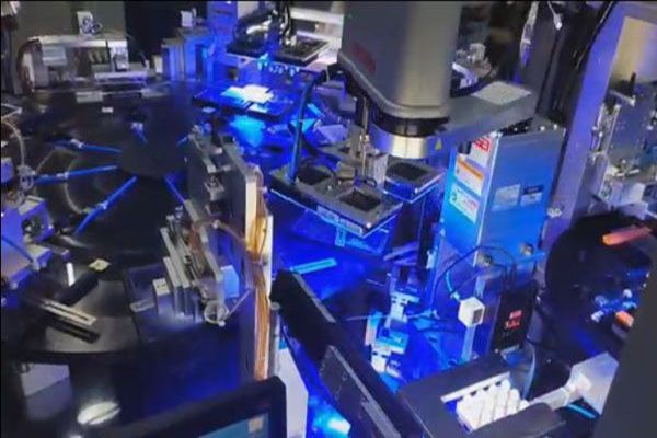 全自動(dòng)背光源前端組裝機(jī)