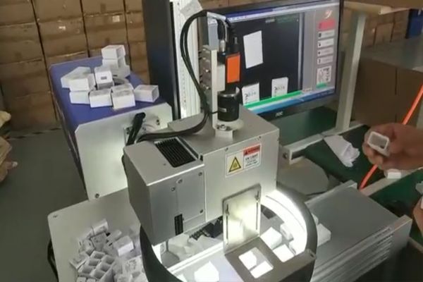 機(jī)器視覺的手機(jī)電源適配器激光打標(biāo)應(yīng)用